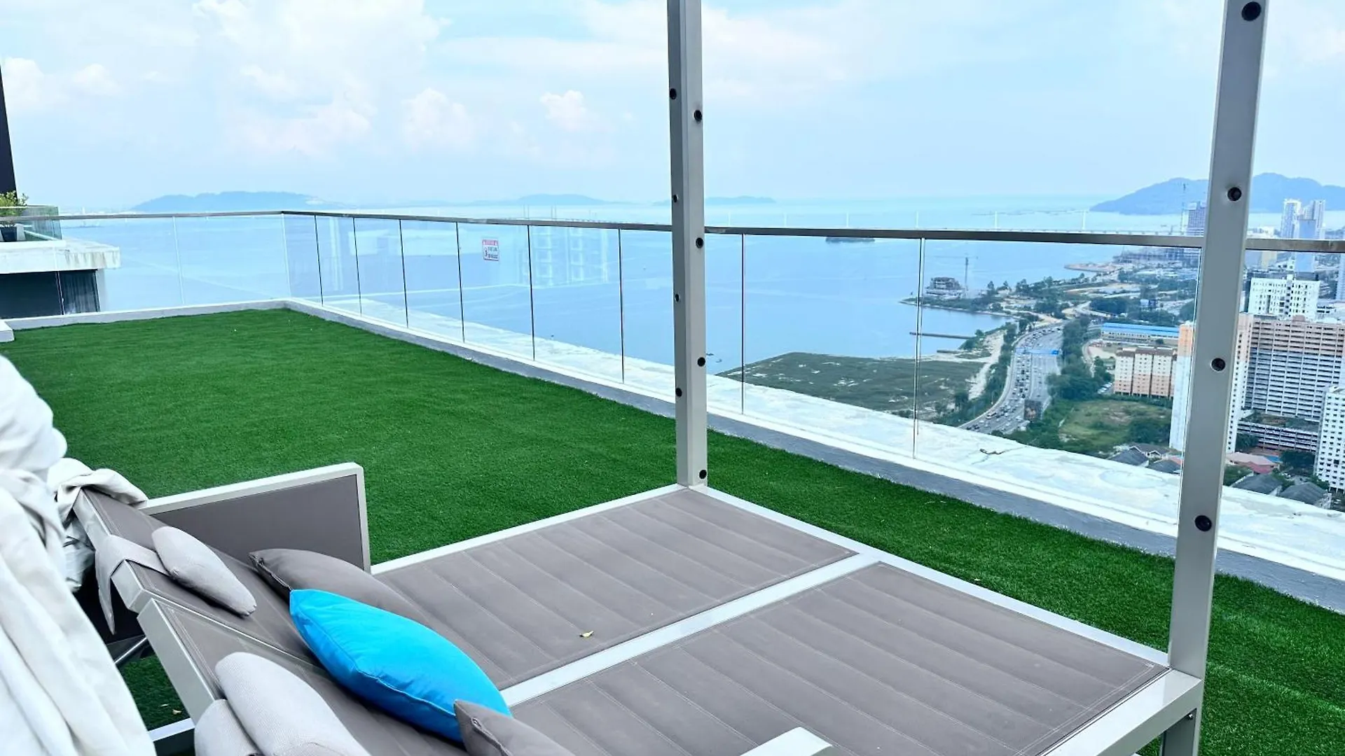New In Town Area Urban Suites Jelutong Apartment