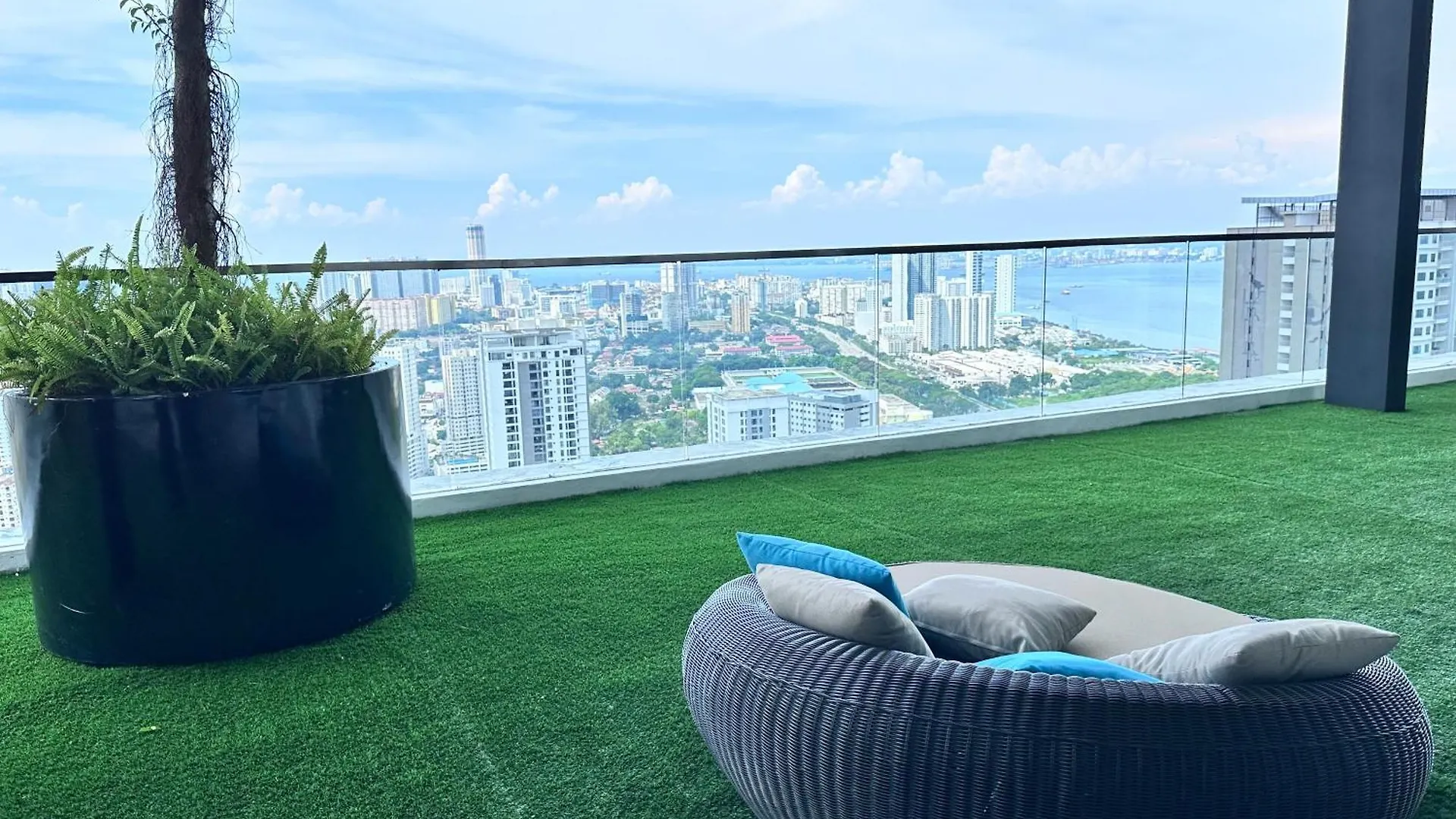 New In Town Area Urban Suites Jelutong Apartment